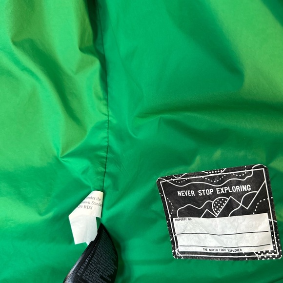 The North Face 550 Kids Green Jacket - Picture 5 of 6